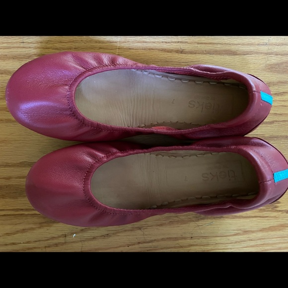 Cute Red Tieks - Picture 1 of 1